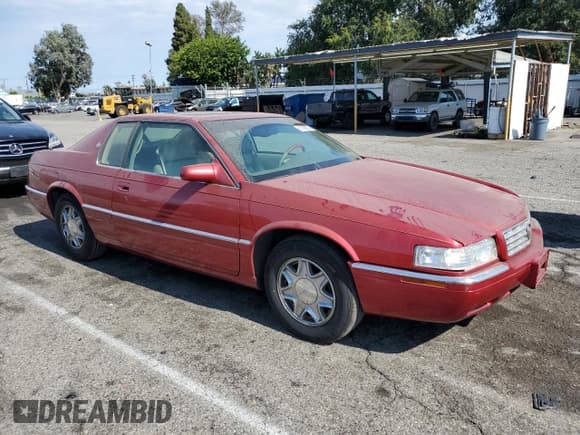✅ 2000 Cadillac Eldorado • VIN: 1G6EL12Y2YU151886 • Lot: 65156625. Wystawiony na Copart z przebiegiem 81 430 mil. Bezpłatny archiwum sprzedaży aukcyjnych z USA i szczegółowy raport historii pojazdu na DreamBid. Zdjęcie 4.