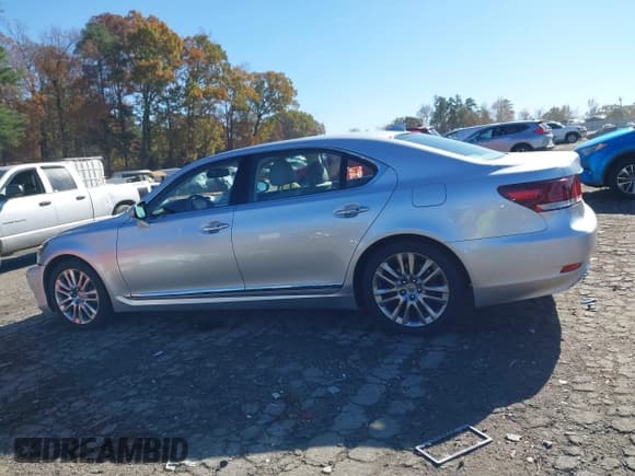 ✅ 2014 Lexus LS 460 L • VIN: JTHGL5EF9E5053398 • Лот: 43696263. Опубликован ранее на IAAI с пробегом 117 545 миль. Бесплатный доступ к архиву аукционных продаж из США и подробный отчёт об истории автомобиля на DreamBid. Изображение 14.