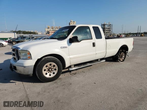 ✅ 2005 Ford F-250 XL • VIN: 1FTSX20565ED30814 • Lot: 72078445. Wystawiony na Copart z przebiegiem 102 788 mil. Bezpłatny archiwum sprzedaży aukcyjnych z USA i szczegółowy raport historii pojazdu na DreamBid. Zdjęcie 1.