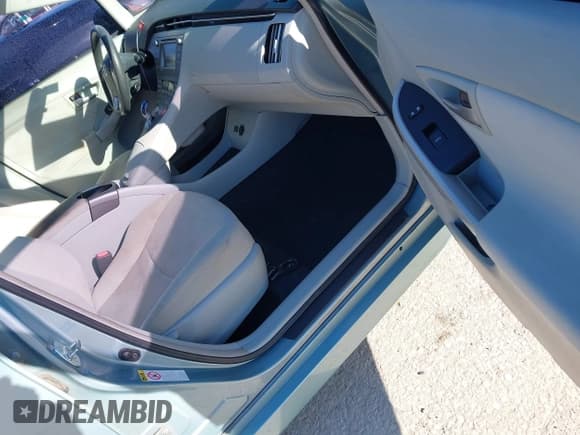 ✅ 2014 Toyota Prius Two • VIN: JTDKN3DU5E1827163 • Lot: 43897361. Wystawiony na IAAI z przebiegiem 124 190 mil. Bezpłatny archiwum sprzedaży aukcyjnych z USA i szczegółowy raport historii pojazdu na DreamBid. Zdjęcie 5.