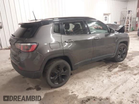 ✅ 2018 Jeep Compass Latitude • VIN: 3C4NJDBB2JT402261 • Lot: 43663748. Listed on IAAI with 124,976 mi. Free auction sales archive from the USA and detailed vehicle history report at DreamBid. Image 4.