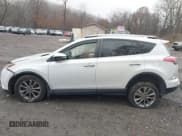 ✅ 2017 Toyota RAV4 Limited • VIN: JTMDFREV8HD201612 • Lot: 43761583. Wystawiony na IAAI z przebiegiem 155 729 mil. Bezpłatny archiwum sprzedaży aukcyjnych z USA i szczegółowy raport historii pojazdu na DreamBid. Zdjęcie 14.