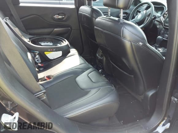 ✅ 2019 Jeep Cherokee Latitude Plus • VIN: 1C4PJMLX4KD436860 • Lot: 42870083. Listed on IAAI with 75,412 mi. Free auction sales archive from the USA and detailed vehicle history report at DreamBid. Image 8.