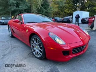 ✅ 2007 Ferrari 599 • VIN: ZFFFC60A870153007 • Lot: 82527214. Wystawiony na Copart z przebiegiem 13 264 mil. Bezpłatny archiwum sprzedaży aukcyjnych z USA i szczegółowy raport historii pojazdu na DreamBid. Zdjęcie 1.