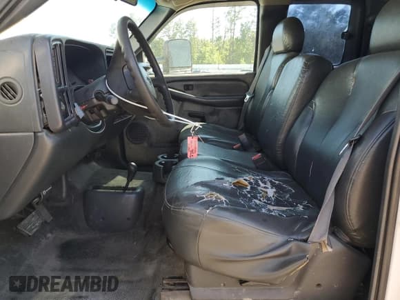 ✅ 2001 Chevrolet Silverado 2500HD LS • VIN: 1GCHK29U61E316862 • Lot: 57590155. Wystawiony na Copart z przebiegiem Nie podano. Bezpłatny archiwum sprzedaży aukcyjnych z USA i szczegółowy raport historii pojazdu na DreamBid. Zdjęcie 7.