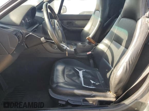 ✅ 2000 BMW Z3 • VIN: WBACH3345YLF71774 • Лот: 75007354. Опубликован ранее на Copart с пробегом 170 924 миль. Бесплатный доступ к архиву аукционных продаж из США и подробный отчёт об истории автомобиля на DreamBid. Изображение 7.