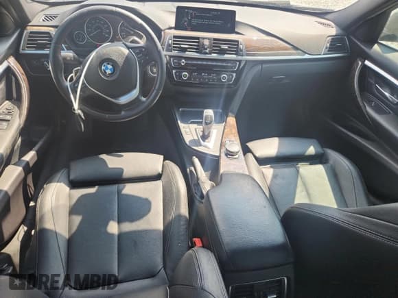 ✅ 2016 BMW 3 Series 328i • VIN: WBA8E9G57GNT47796 • Lot: 82043205. Wystawiony na Copart z przebiegiem 95 958 mil. Bezpłatny archiwum sprzedaży aukcyjnych z USA i szczegółowy raport historii pojazdu na DreamBid. Zdjęcie 8.