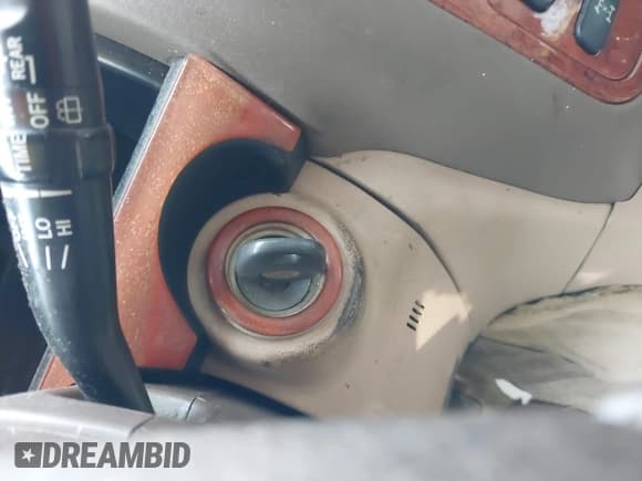 ✅ 2001 Lexus LX 470 • VIN: JTJHT00W413505275 • Lot: 43231775. Listed on IAAI with 184,181 mi. Free auction sales archive from the USA and detailed vehicle history report at DreamBid. Image 11.