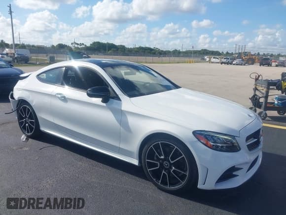 ✅ 2021 Mercedes-Benz C 300 • VIN: W1KWJ8DB9MG065062 • Lot: 42567825. Wystawiony na IAAI z przebiegiem 38 835 mil. Bezpłatny archiwum sprzedaży aukcyjnych z USA i szczegółowy raport historii pojazdu na DreamBid. Zdjęcie 1.