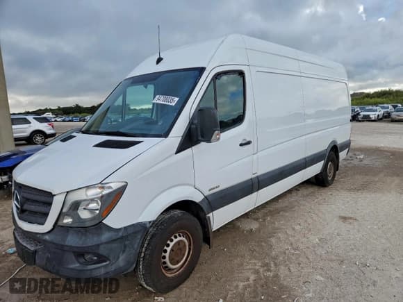 ✅ 2016 Mercedes-Benz Sprinter Cargo Worker • VIN: WD3PE8CD6GP195935 • Lot: 94708035. Wystawiony na Copart z przebiegiem 184 232 mil. Bezpłatny archiwum sprzedaży aukcyjnych z USA i szczegółowy raport historii pojazdu na DreamBid. Zdjęcie 1.