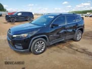 ✅ 2019 Jeep Cherokee Latitude Plus • VIN: 1C4PJLLX5KD128607 • Lot: 84006315. Wystawiony na Copart z przebiegiem 145 512 mil. Bezpłatny archiwum sprzedaży aukcyjnych z USA i szczegółowy raport historii pojazdu na DreamBid. Zdjęcie 1.
