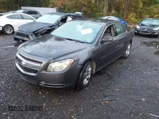 2010 Chevrolet Malibu 1LT z VIN 1G1ZC5EB3A4131710, wystawiony jako IAAI lot #43494011 z przebiegiem 188 140 mil mil oraz . Historia ofert i sprzedaży dostępna na DreamBid. Obrazek 2.