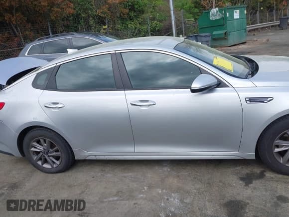 ✅ 2020 Kia Optima SE • VIN: 5XXGT4L39LG400984 • Lot: 41902479. Listed on IAAI with 110,982 mi. Free auction sales archive from the USA and detailed vehicle history report at DreamBid. Image 13.