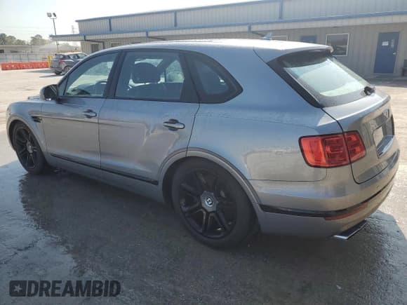 ✅ 2019 Bentley Bentayga V8 • VIN: SJAAM2ZV4KC024727 • Lot: 80631684. Wystawiony na Copart z przebiegiem 38 304 mil. Bezpłatny archiwum sprzedaży aukcyjnych z USA i szczegółowy raport historii pojazdu na DreamBid. Zdjęcie 3.