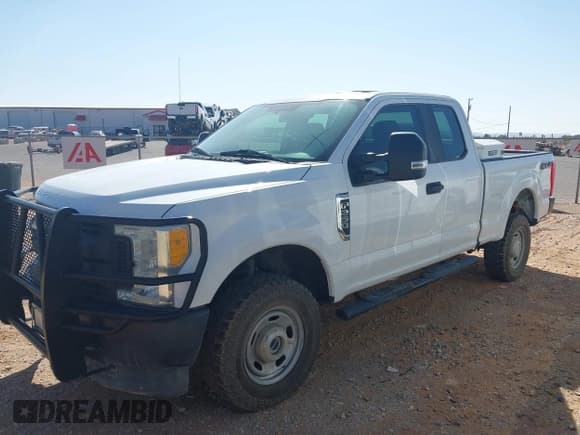 ✅ 2017 Ford F-250 XLT • VIN: 1FT7X2B63HEC15796 • Lot: 42256810. Listed on IAAI with 154,282 mi. Free auction sales archive from the USA and detailed vehicle history report at DreamBid. Image 13.