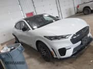 ✅ 2022 Ford Mustang Mach-E GT • VIN: 3FMTK4SX4NMA01239 • Lot: 43441377. Wystawiony na IAAI z przebiegiem 30 264 mil. Bezpłatny archiwum sprzedaży aukcyjnych z USA i szczegółowy raport historii pojazdu na DreamBid. Zdjęcie 1.