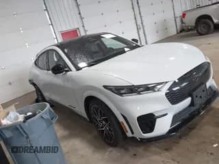 ✅ 2022 Ford Mustang Mach-E GT • VIN: 3FMTK4SX4NMA01239 • Lot: 43441377. Wystawiony na IAAI z przebiegiem 30 264 mil. Bezpłatny archiwum sprzedaży aukcyjnych z USA i szczegółowy raport historii pojazdu na DreamBid. Zdjęcie 1.