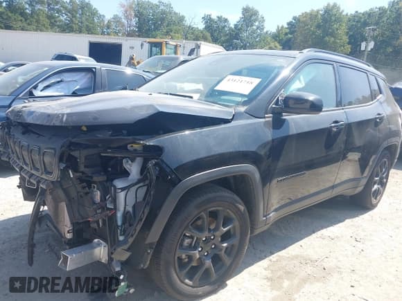 ✅ 2022 Jeep Compass Altitude • VIN: 3C4NJCBB3NT213487 • Lot: 43121718. Wystawiony na IAAI z przebiegiem 43 888 mil. Bezpłatny archiwum sprzedaży aukcyjnych z USA i szczegółowy raport historii pojazdu na DreamBid. Zdjęcie 16.