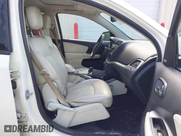 ✅ 2011 Dodge Journey R/T • VIN: 3D4PH6FG2BT548475 • Лот: 42873955. Опубликован ранее на IAAI с пробегом 205 882 миль. Бесплатный доступ к архиву аукционных продаж из США и подробный отчёт об истории автомобиля на DreamBid. Изображение 5.