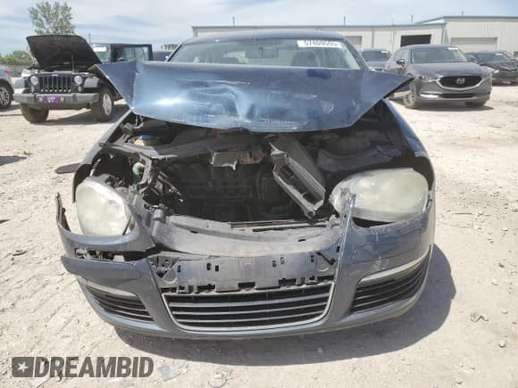 ✅ 2008 Volkswagen Jetta SE • VIN: 3VWRM71K88M178460 • Lot: 57409555. Listed on Copart with 111,714 mi. Free auction sales archive from the USA and detailed vehicle history report at DreamBid. Image 5.