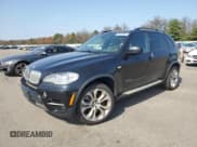✅ 2013 BMW X5 xDrive50i • VIN: 5UXZV8C56D0C15369 • Лот: 68594865. Опубликован ранее на Copart с пробегом 136 143 миль. Бесплатный доступ к архиву аукционных продаж из США и подробный отчёт об истории автомобиля на DreamBid. Изображение 1.