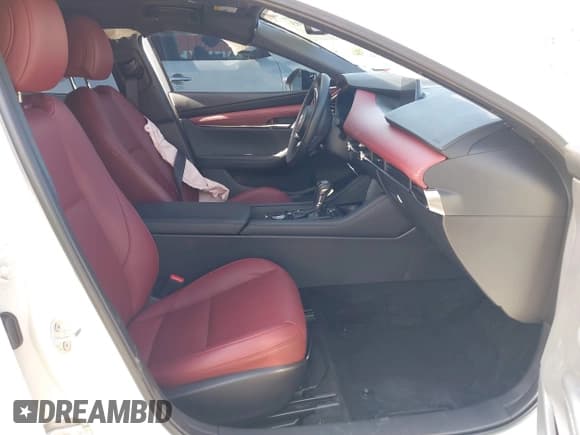 ✅ 2024 Mazda 3 Premium Plus • VIN: JM1BPBNY7R1718702 • Lot: 41402403. Wystawiony na IAAI z przebiegiem 2 605 mil. Bezpłatny archiwum sprzedaży aukcyjnych z USA i szczegółowy raport historii pojazdu na DreamBid. Zdjęcie 5.