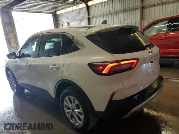 ✅ 2023 Ford Escape Active • VIN: 1FMCU9GN6PUB28006 • Lot: 84721435. Wystawiony na Copart z przebiegiem 14 994 mil. Bezpłatny archiwum sprzedaży aukcyjnych z USA i szczegółowy raport historii pojazdu na DreamBid. Zdjęcie 2.