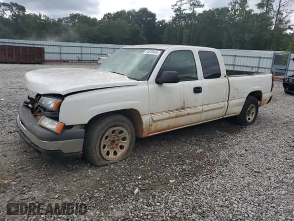 ✅ 2006 Chevrolet Silverado 1500 LS • VIN: 2GCEC19T561153423 • Лот: 84610645. Опубликован ранее на Copart с пробегом 303 107 миль. Бесплатный доступ к архиву аукционных продаж из США и подробный отчёт об истории автомобиля на DreamBid. Изображение 1.