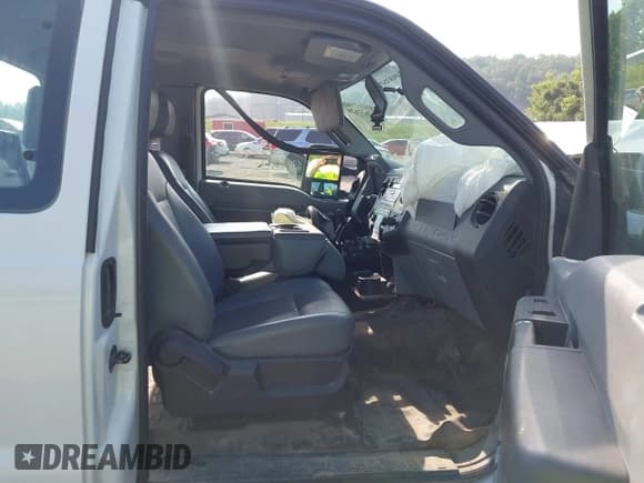 ✅ 2012 Ford F-250 XL • VIN: 1FT7X2B64CEC70511 • Lot: 42637624. Wystawiony na IAAI z przebiegiem 252 372 mil. Bezpłatny archiwum sprzedaży aukcyjnych z USA i szczegółowy raport historii pojazdu na DreamBid. Zdjęcie 5.