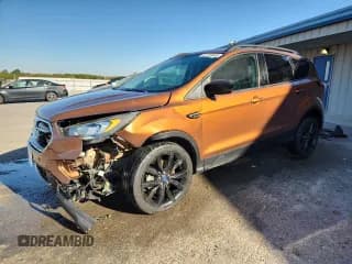 ✅ 2017 Ford Escape SE • VIN: 1FMCU9G94HUB88516 • Lot: 92110935. Listed on Copart with 132,009 mi. Free auction sales archive from the USA and detailed vehicle history report at DreamBid. Image 1.