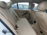 ✅ 2014 BMW 3 Series 320i xDrive • VIN: WBA3C3G50ENS67198 • Lot: 61654205. Wystawiony na Copart z przebiegiem 86 126 mil. Bezpłatny archiwum sprzedaży aukcyjnych z USA i szczegółowy raport historii pojazdu na DreamBid. Zdjęcie 10.