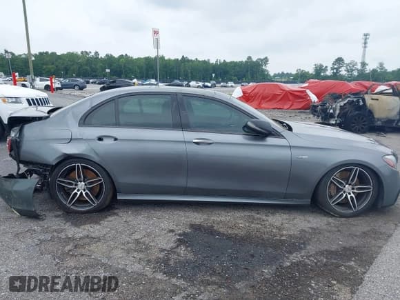 ✅ 2019 Mercedes-Benz E 53 AMG • VIN: WDDZF6BBXKA491848 • Lot: 39120298. Listed on IAAI with 37,330 mi. Free auction sales archive from the USA and detailed vehicle history report at DreamBid. Image 13.