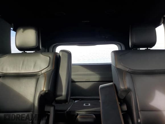 ✅ 2025 Ford Expedition Tremor • VIN: 1FMJU1RG1SEA05885 • Lot: 85390045. Wystawiony na Copart z przebiegiem 8 613 mil. Bezpłatny archiwum sprzedaży aukcyjnych z USA i szczegółowy raport historii pojazdu na DreamBid. Zdjęcie 10.