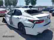 2022 Toyota Camry SE z VIN 4T1T11AK9NU047717, wystawiony jako IAAI lot #42316618 z przebiegiem 86 410 mil mil oraz . Historia ofert i sprzedaży dostępna na DreamBid. Obrazek 3.