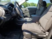 ✅ 2019 Chevrolet Traverse LS • VIN: 1GNEVFKW4KJ184780 • Lot: 68720194. Wystawiony na Copart z przebiegiem 95 565 mil. Bezpłatny archiwum sprzedaży aukcyjnych z USA i szczegółowy raport historii pojazdu na DreamBid. Zdjęcie 7.