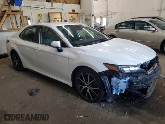 ✅ 2022 Toyota Camry SE • VIN: 4T1G11BK6NU056231 • Lot: 80218955. Wystawiony na Copart z przebiegiem 57 129 mil. Bezpłatny archiwum sprzedaży aukcyjnych z USA i szczegółowy raport historii pojazdu na DreamBid. Zdjęcie 4.