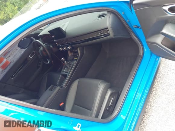 ✅ 2024 Honda Civic Sport Touring • VIN: 19XFL1G80RE016173 • Lot: 42754584. Wystawiony na IAAI z przebiegiem 18 087 mil. Bezpłatny archiwum sprzedaży aukcyjnych z USA i szczegółowy raport historii pojazdu na DreamBid. Zdjęcie 5.