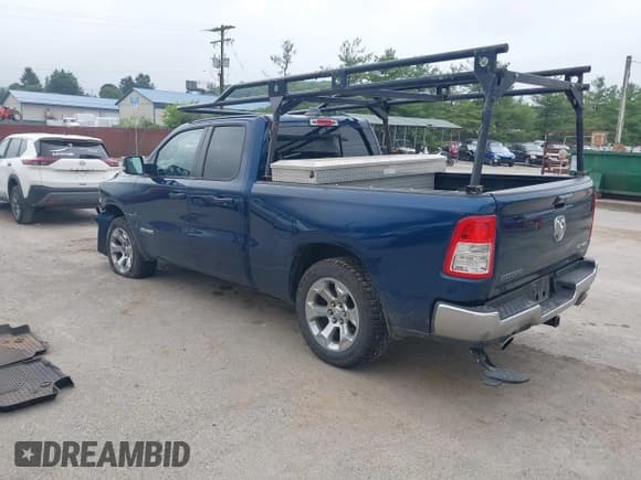 ✅ 2021 Ram 1500 Big Horn • VIN: 1C6SRFBT4MN736576 • Lot: 42617567. Wystawiony na IAAI z przebiegiem 55 818 mil. Bezpłatny archiwum sprzedaży aukcyjnych z USA i szczegółowy raport historii pojazdu na DreamBid. Zdjęcie 3.