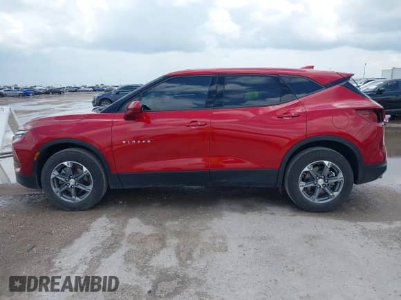 2023 Chevrolet Blazer LT z VIN 3GNKBCR43PS209835, wystawiony jako IAAI lot #42602606 z przebiegiem 23 924 mil mil oraz . Historia ofert i sprzedaży dostępna na DreamBid. Obrazek 14.