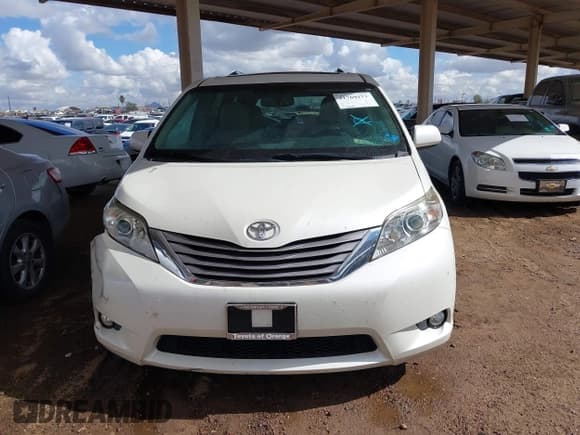 ✅ 2016 Toyota Sienna XLE • VIN: 5TDYK3DC0GS762593 • Lot: 41769173. Listed on IAAI with 71,869 mi. Free auction sales archive from the USA and detailed vehicle history report at DreamBid. Image 12.
