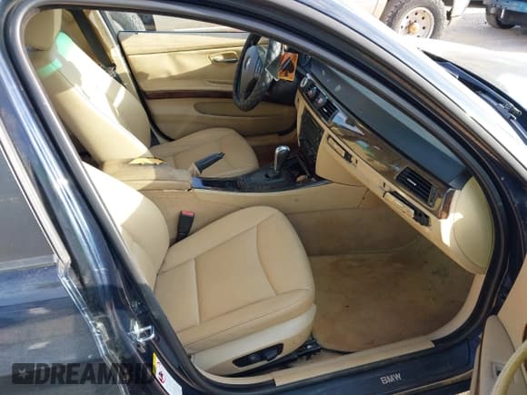 ✅ 2006 BMW 3 Series 325i • VIN: WBAVB13596KX48866 • Lot: 43079076. Wystawiony na IAAI z przebiegiem 161 504 mil. Bezpłatny archiwum sprzedaży aukcyjnych z USA i szczegółowy raport historii pojazdu na DreamBid. Zdjęcie 5.