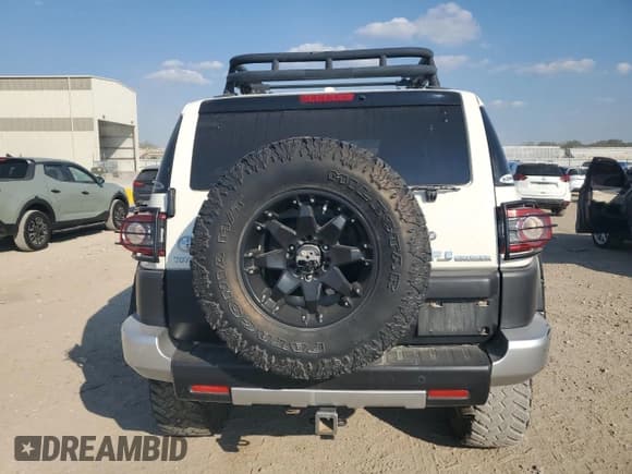 ✅ 2014 Toyota FJ Cruiser • VIN: JTEBU4BF4EK207407 • Лот: 70726875. Опубликован ранее на Copart с пробегом Не указан. Бесплатный доступ к архиву аукционных продаж из США и подробный отчёт об истории автомобиля на DreamBid. Изображение 6.