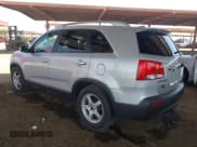 ✅ 2013 Kia Sorento EX • VIN: 5XYKUDA22DG411937 • Lot: 42489232. Wystawiony na IAAI z przebiegiem 118 595 mil. Bezpłatny archiwum sprzedaży aukcyjnych z USA i szczegółowy raport historii pojazdu na DreamBid. Zdjęcie 3.