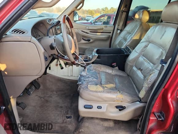 ✅ 2001 Lincoln Navigator • VIN: 5LMEU27A21LJ07189 • Лот: 93109925. Опубликован ранее на Copart с пробегом Не указан. Бесплатный доступ к архиву аукционных продаж из США и подробный отчёт об истории автомобиля на DreamBid. Изображение 7.