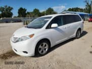 ✅ 2017 Toyota Sienna LE Auto Access Seat • VIN: 5TDKZ3DC0HS857819 • Lot: 62381135. Wystawiony na Copart z przebiegiem 101 388 mil. Bezpłatny archiwum sprzedaży aukcyjnych z USA i szczegółowy raport historii pojazdu na DreamBid. Zdjęcie 1.