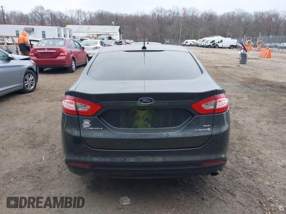 ✅ 2015 Ford Fusion SE Hybrid • VIN: 3FA6P0LU0FR242452 • Lot: 41790218. Wystawiony na IAAI z przebiegiem 163 741 mil. Bezpłatny archiwum sprzedaży aukcyjnych z USA i szczegółowy raport historii pojazdu na DreamBid. Zdjęcie 16.