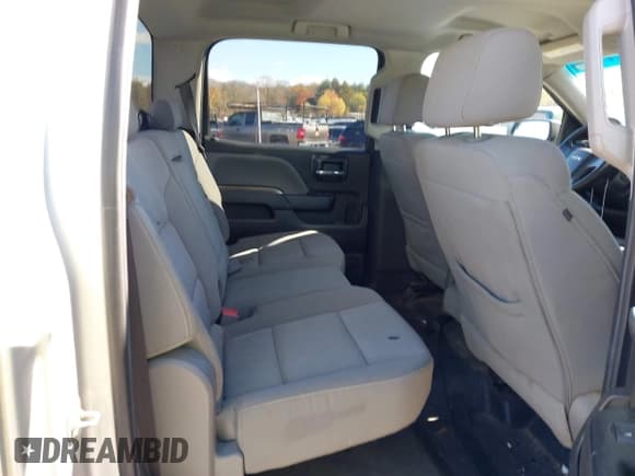 ✅ 2018 Chevrolet Silverado 1500 Work Truck • VIN: 3GCUKNEC0JG640413 • Lot: 43582205. Wystawiony na IAAI z przebiegiem 65 365 mil. Bezpłatny archiwum sprzedaży aukcyjnych z USA i szczegółowy raport historii pojazdu na DreamBid. Zdjęcie 8.