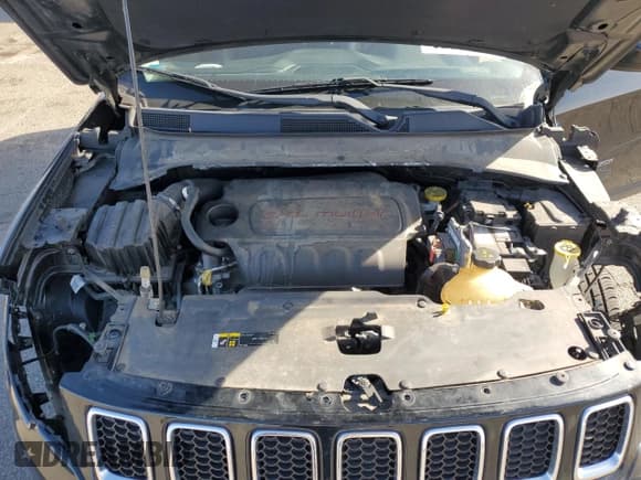 ✅ 2018 Jeep Compass Latitude • VIN: 3C4NJDBB4JT251634 • Lot: 92837505. Wystawiony na Copart z przebiegiem 102 886 mil. Bezpłatny archiwum sprzedaży aukcyjnych z USA i szczegółowy raport historii pojazdu na DreamBid. Zdjęcie 12.