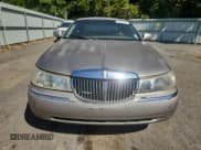 ✅ 2000 Lincoln Town Car Signature • VIN: 1LNHM82WXYY797809 • Lot: 85936165. Listed on Copart with 203,810 mi. Free auction sales archive from the USA and detailed vehicle history report at DreamBid. Image 5.