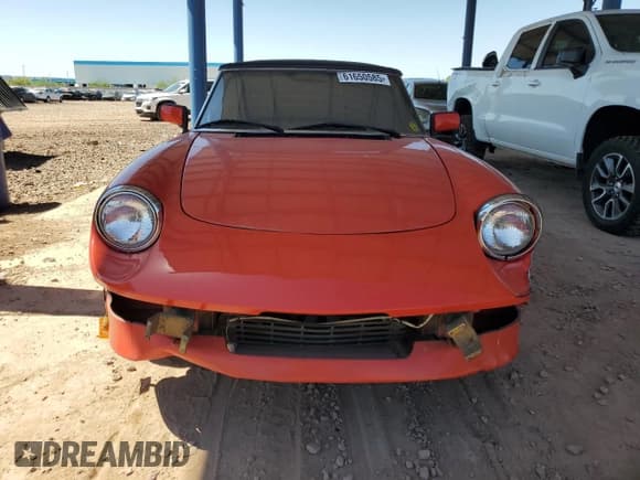 ✅ 1985 Alfa Romeo Spider Veloce • VIN: ZARBA5415F1021439 • Lot: 61650585. Wystawiony na Copart z przebiegiem 161 529 mil. Bezpłatny archiwum sprzedaży aukcyjnych z USA i szczegółowy raport historii pojazdu na DreamBid. Zdjęcie 5.
